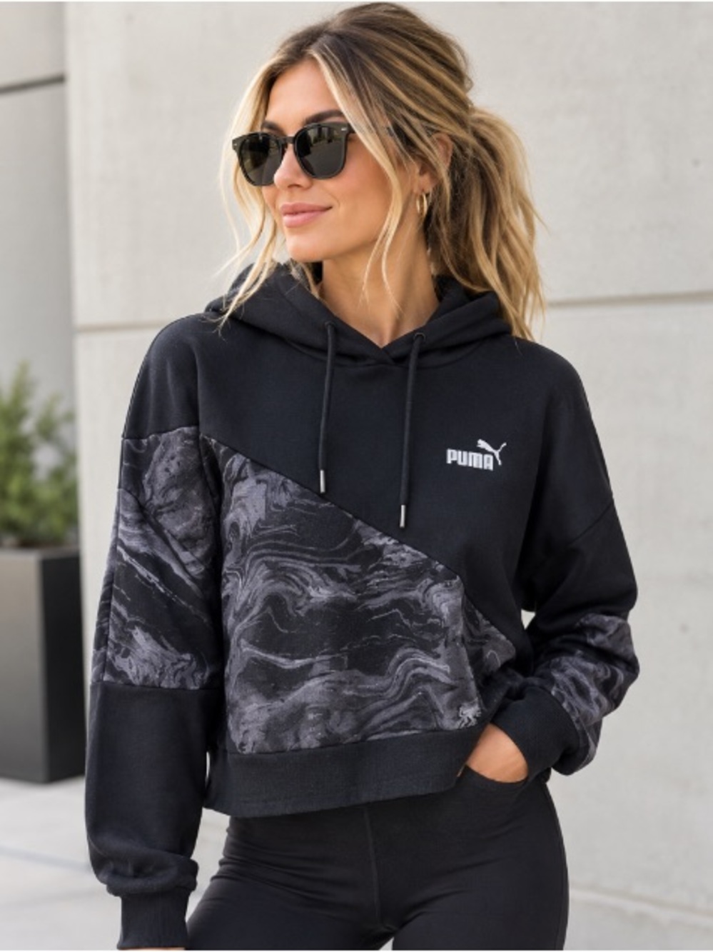 Puma Women’s Black Cropped Athletic Sweatshirt - Large